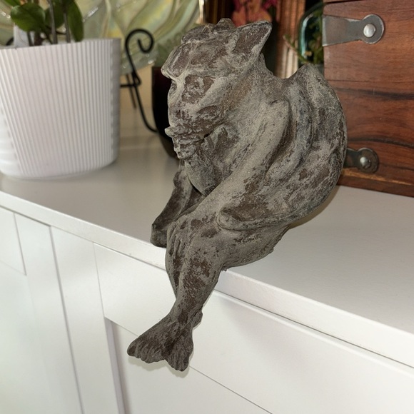 Gargoyle Thumb Sucking 7 1/4” Sitting Baby Goyle Winged Statue Shelf Sitter - Picture 6 of 9